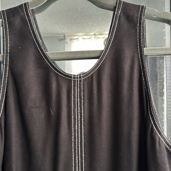 Tommy Bahama linen blend dummer dress. Pit to pit is 21.5 in.  Length is 34 in - Picture 2 of 4